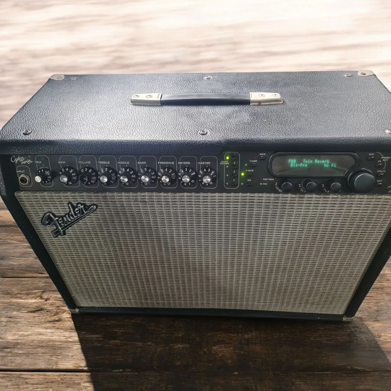 Amplificador Fender Cyber Twin pre Valvulado hibrido  - Foto 2