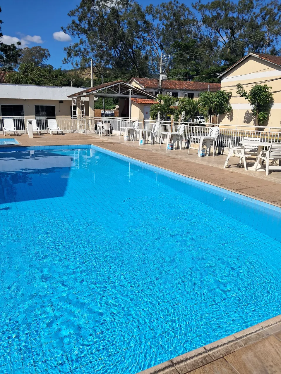 Aluguel Casa duplex mobilhada em condomínio campo grande RJ 
