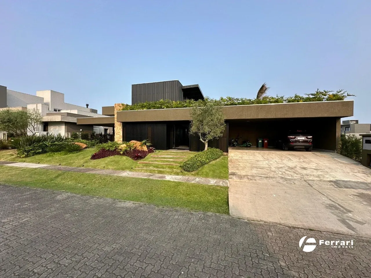 Luxuosa Casa em Condomínio - Capão da Canoa