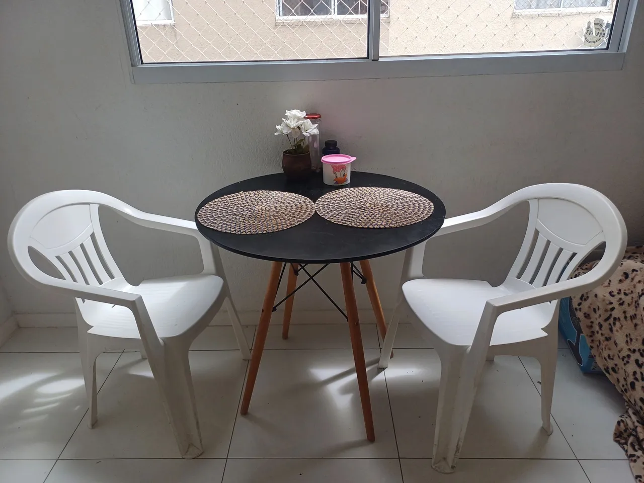 Conjunto de mesa redonda e cadeiras para área externa