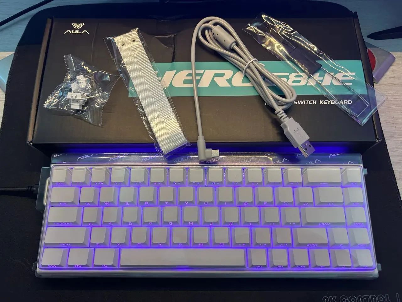 Teclado magnético Aula Hero 68He 