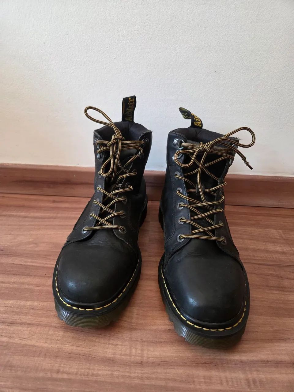 Bota Dr. Martens - Couro Preta Original - Foto 2