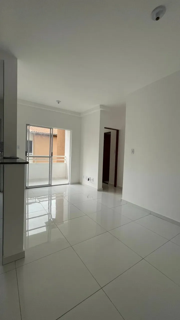 Alugo apartamento NOVO, 2quarto sendo uma suite, 1WC, porcelanato,