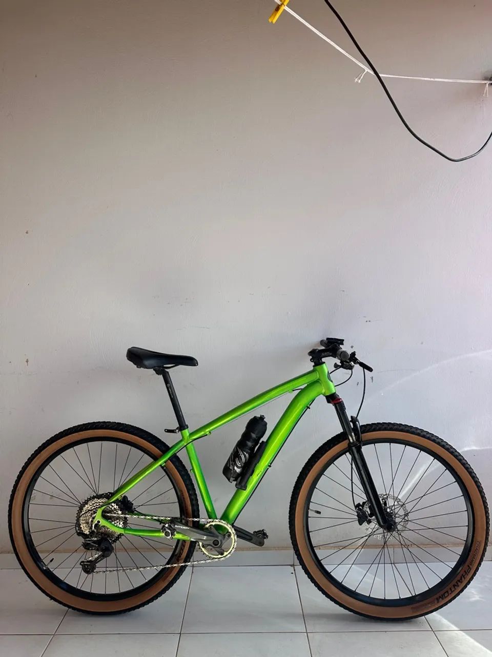 Bicicleta de montanha verde