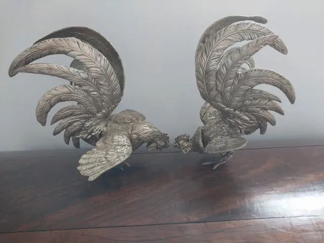 PAR DE GALOS DE ALUMÍNIO ANTIGOS  - Foto 5