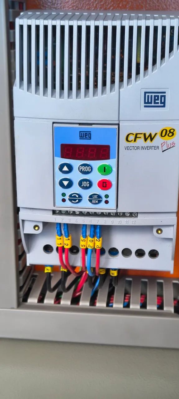 Painel montado com inversor de frequência cfw08 3 CV .10A . tensão de trabalho 220v  - Foto 4