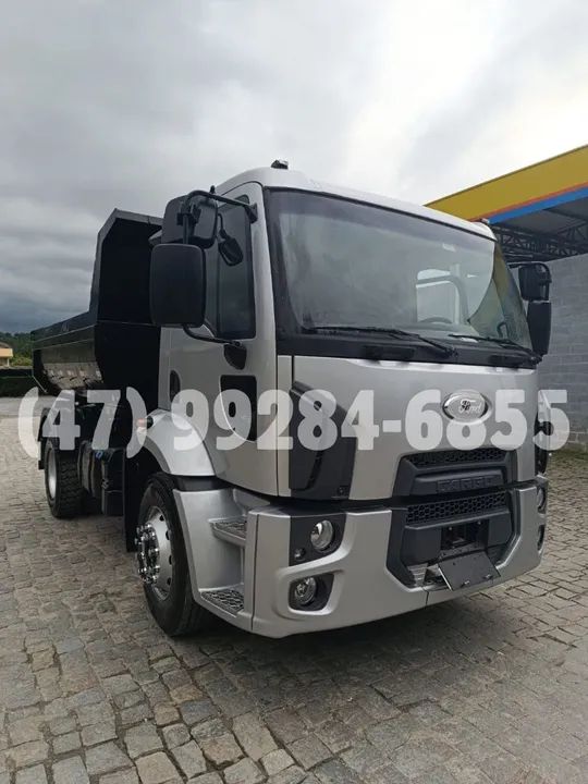 Caminhão caçamba Ford Cargo 1723  - Foto 2