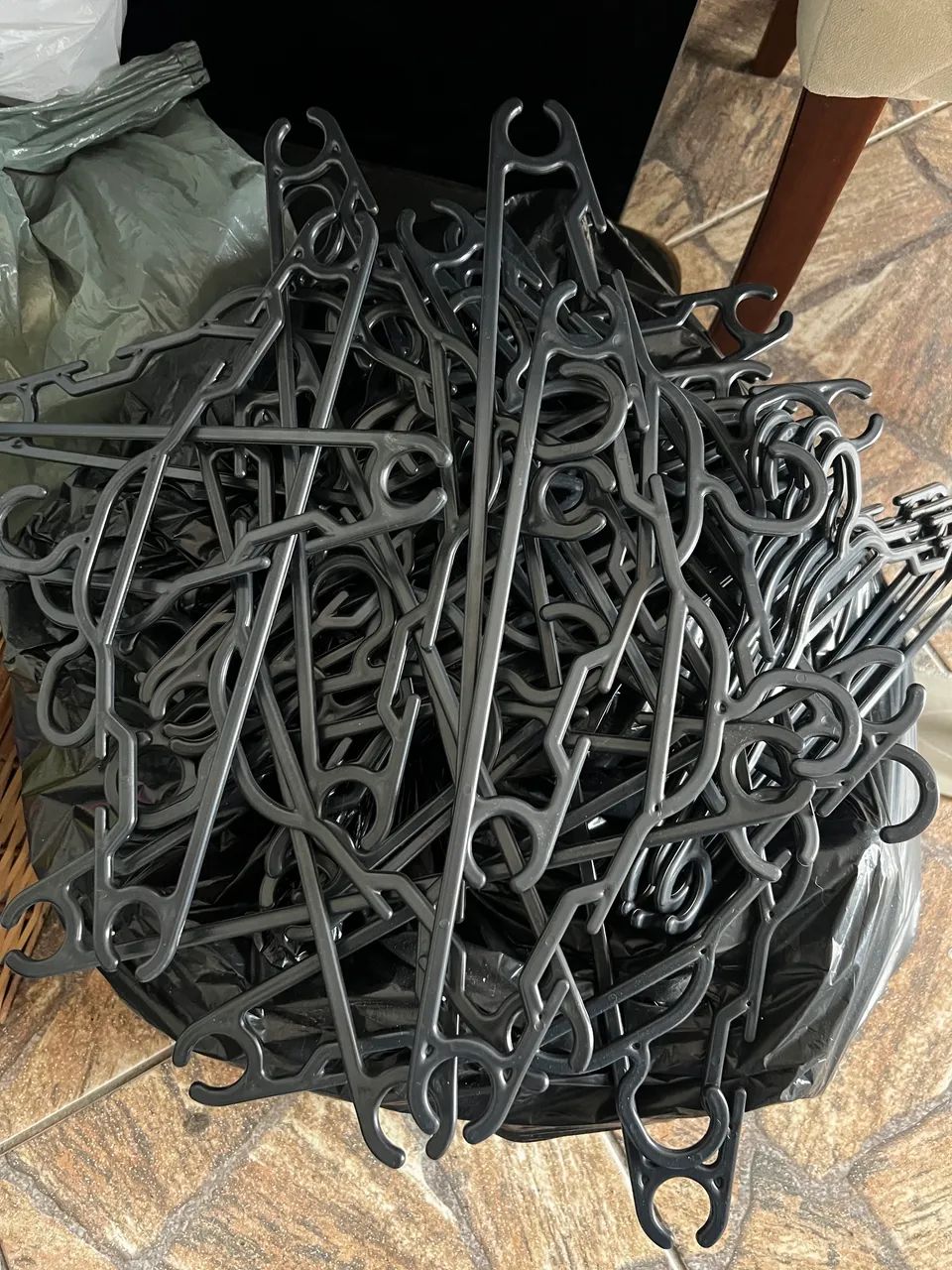 Cabides 100 peças 1 real cada