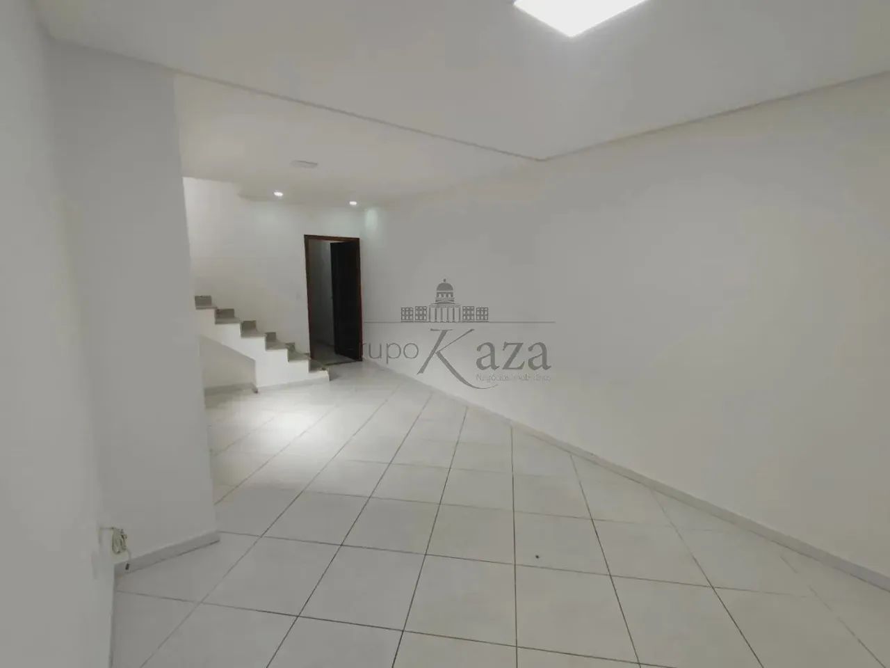 Imóvel para aluguel possui 136 metros quadrados com 4 quartos - Foto 3