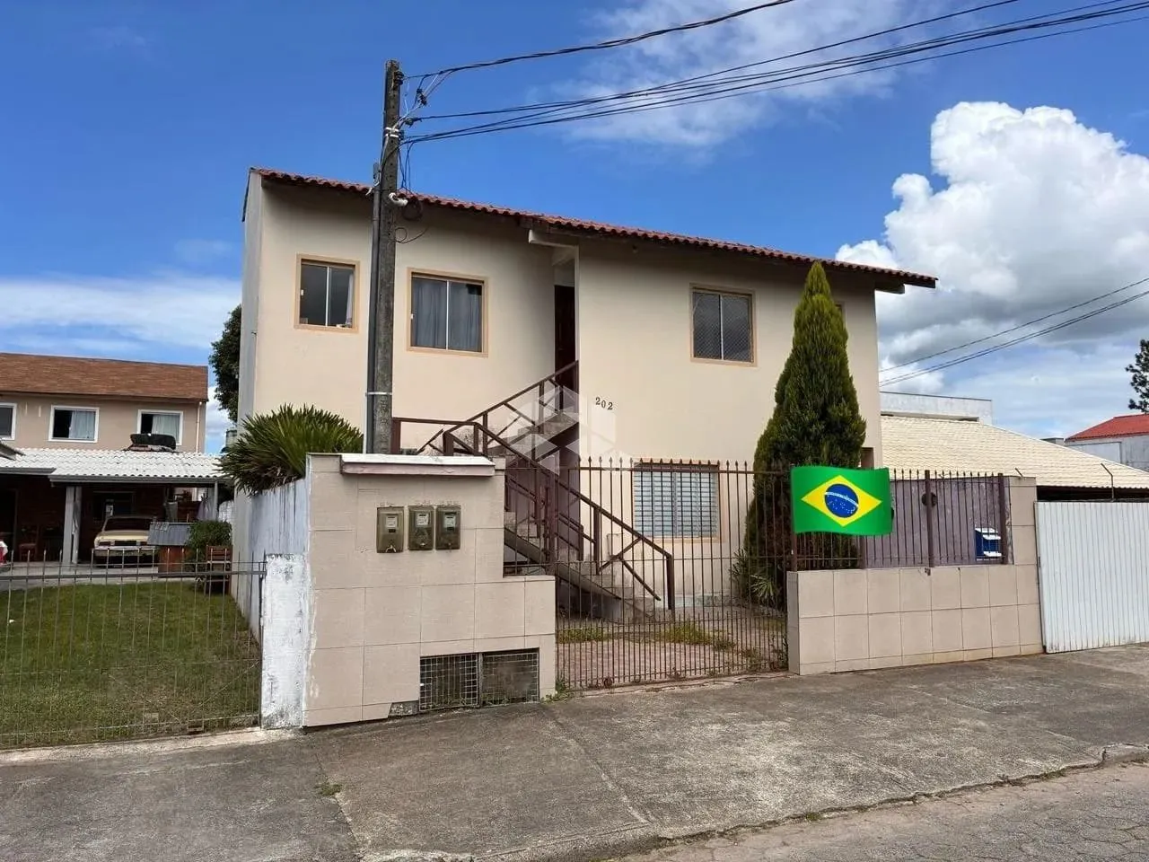 Casa e Apartamento no Bairro Carianos em Florianópolis/SC