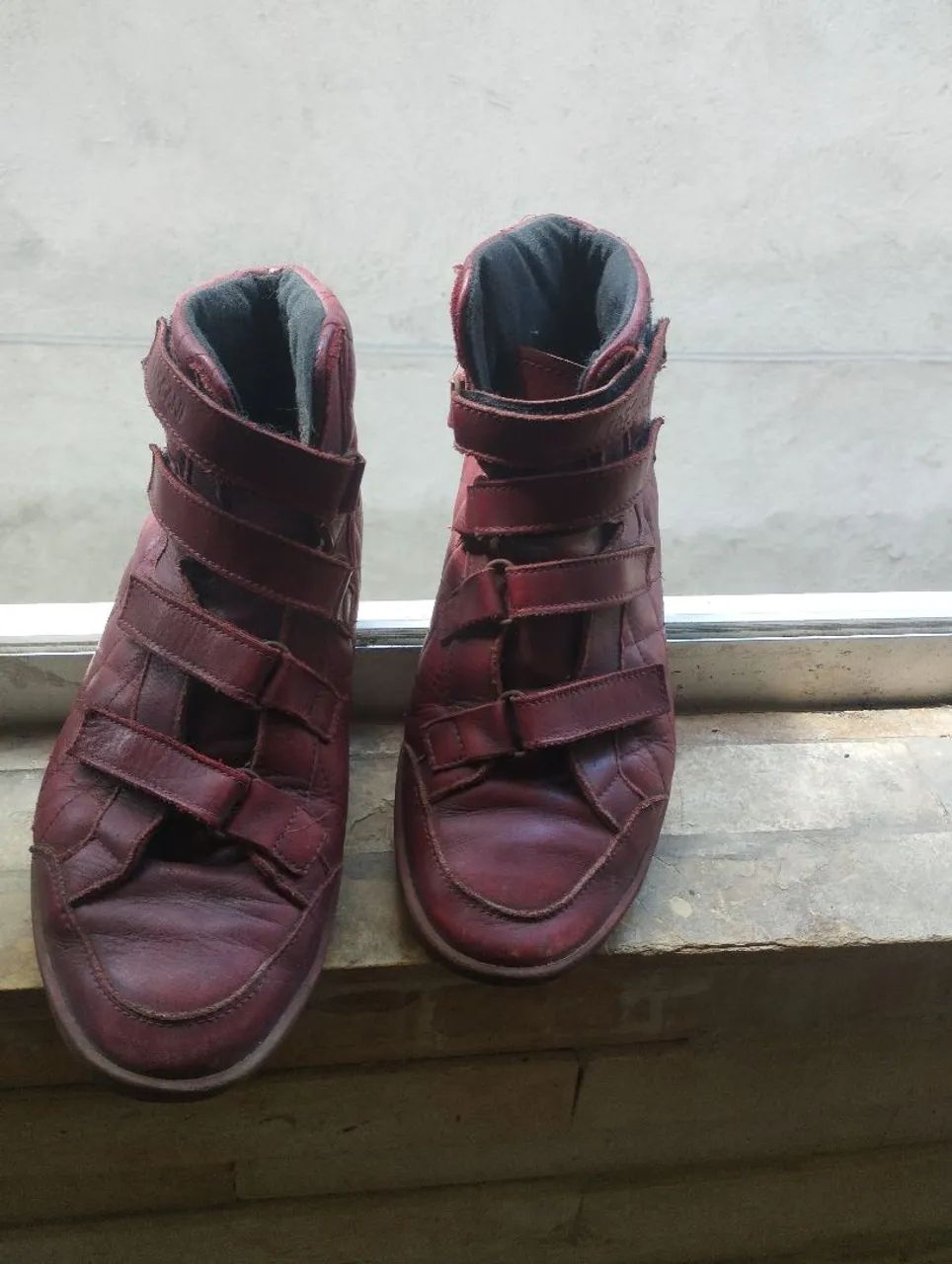 Tênis de Couro Vermelho bordô Tascani