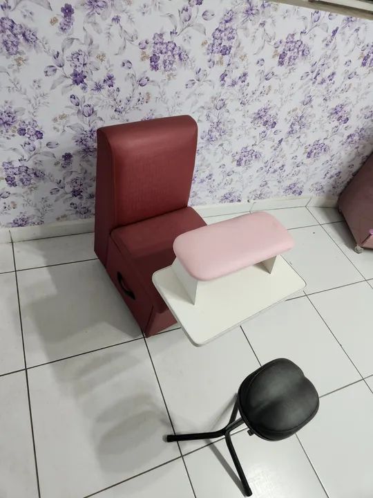 Poltrona cadeira manicure e pedicure, cirandinha, com apoio para os pés e mãos, marsala. - Foto 2