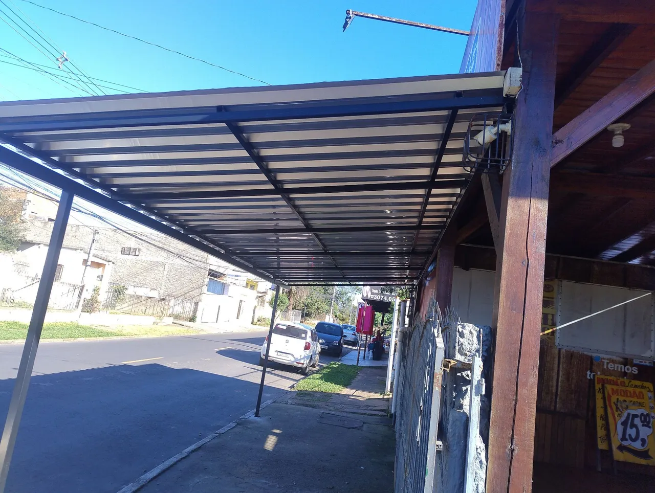 Cobertura para área externa em estrutura metálica