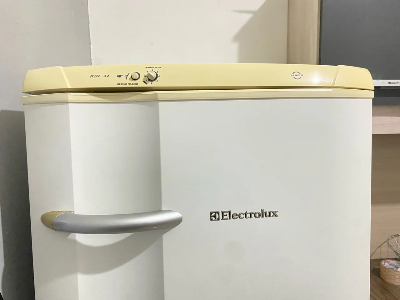 Geladeira Electrolux RDE32 - Compacta e Eficiente