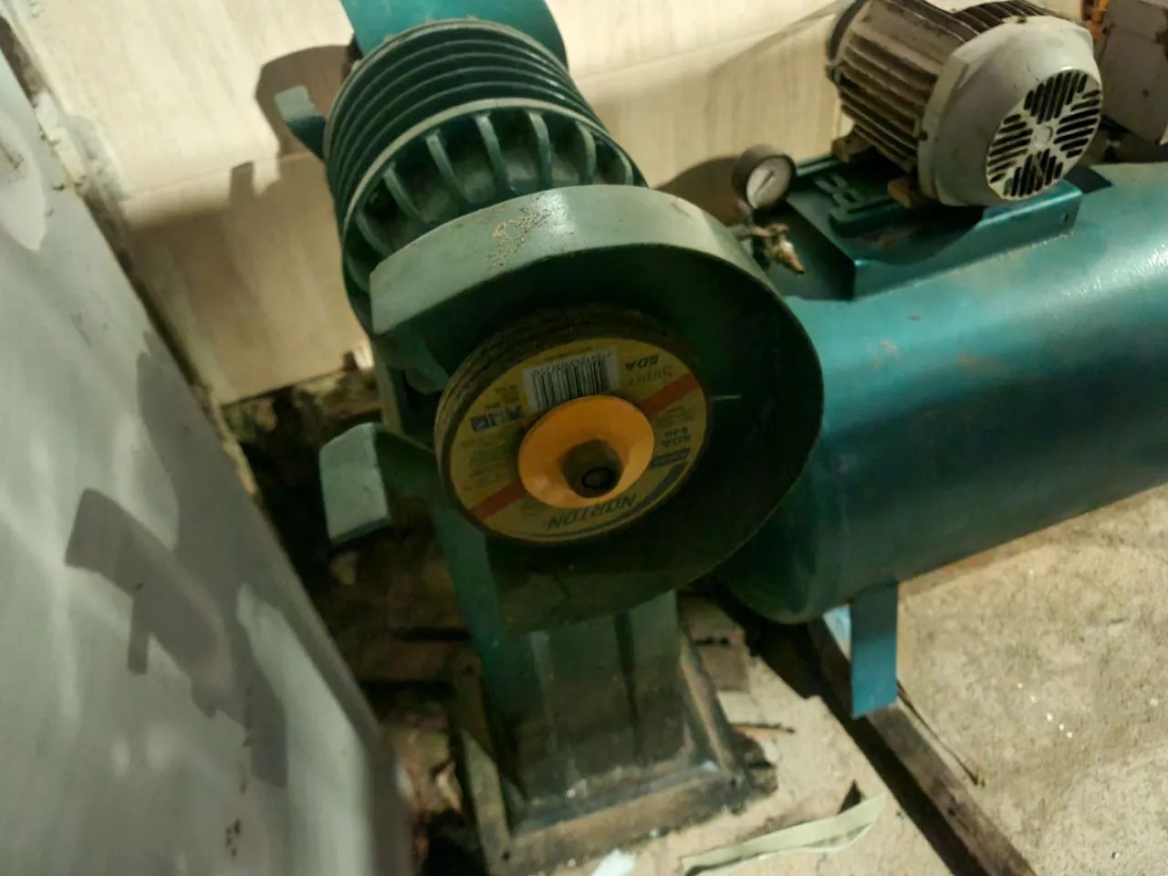 Vendo compressor trifásico +Esmeril trifásico jowa - Foto 3