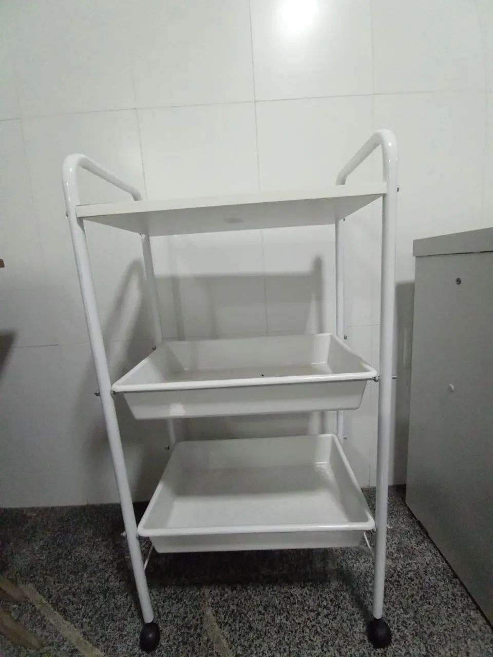Carrinho auxiliar com rodinhas 