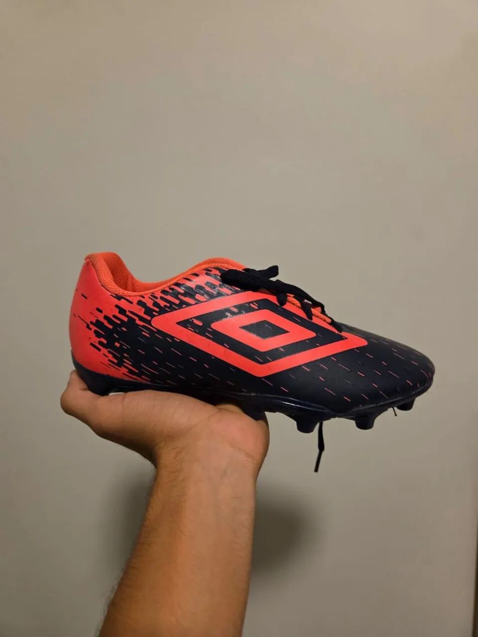 Chuteira Umbro - Tamanho 35