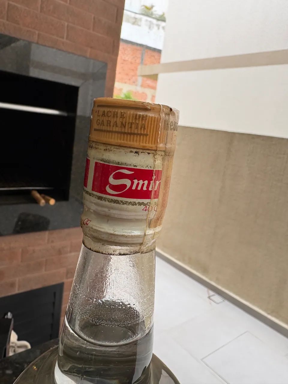 Garrafa de Smirnoff antiga 64672973015938122