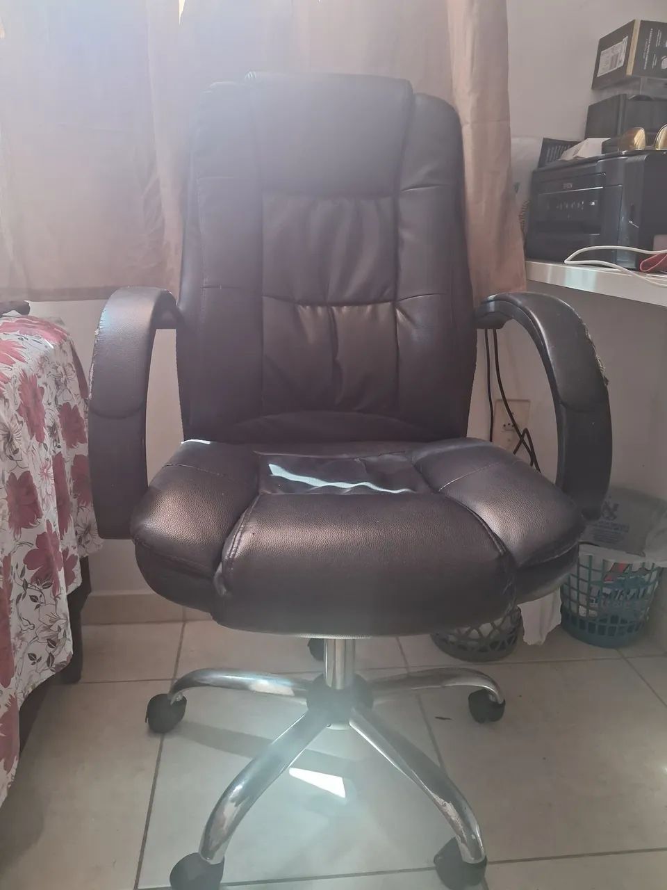 Cadeira Executiva Giratória Preta - Foto 2