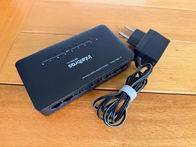 Switch Intelbras 8 Portas Gigabit Ethernet SG 800 Q+ Com QOS