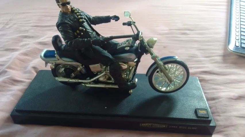 Motorcycle with Terminator action figure64684407659266120