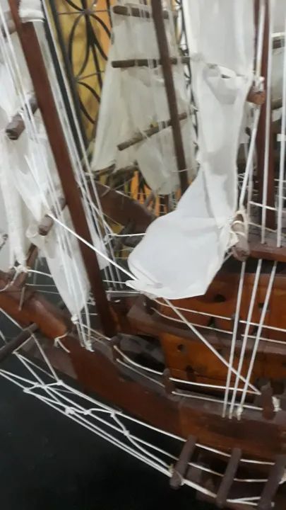 Barco talhado em madeira - Foto 3