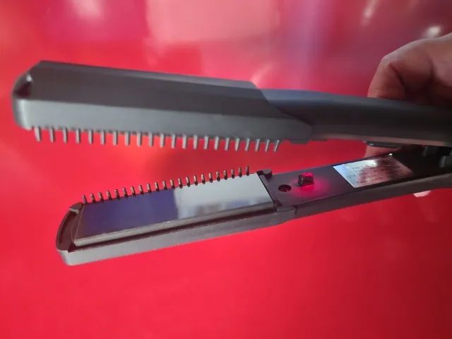 Prancha de cabelo de cerâmica bivolt Faet (NOVA) - Foto 3