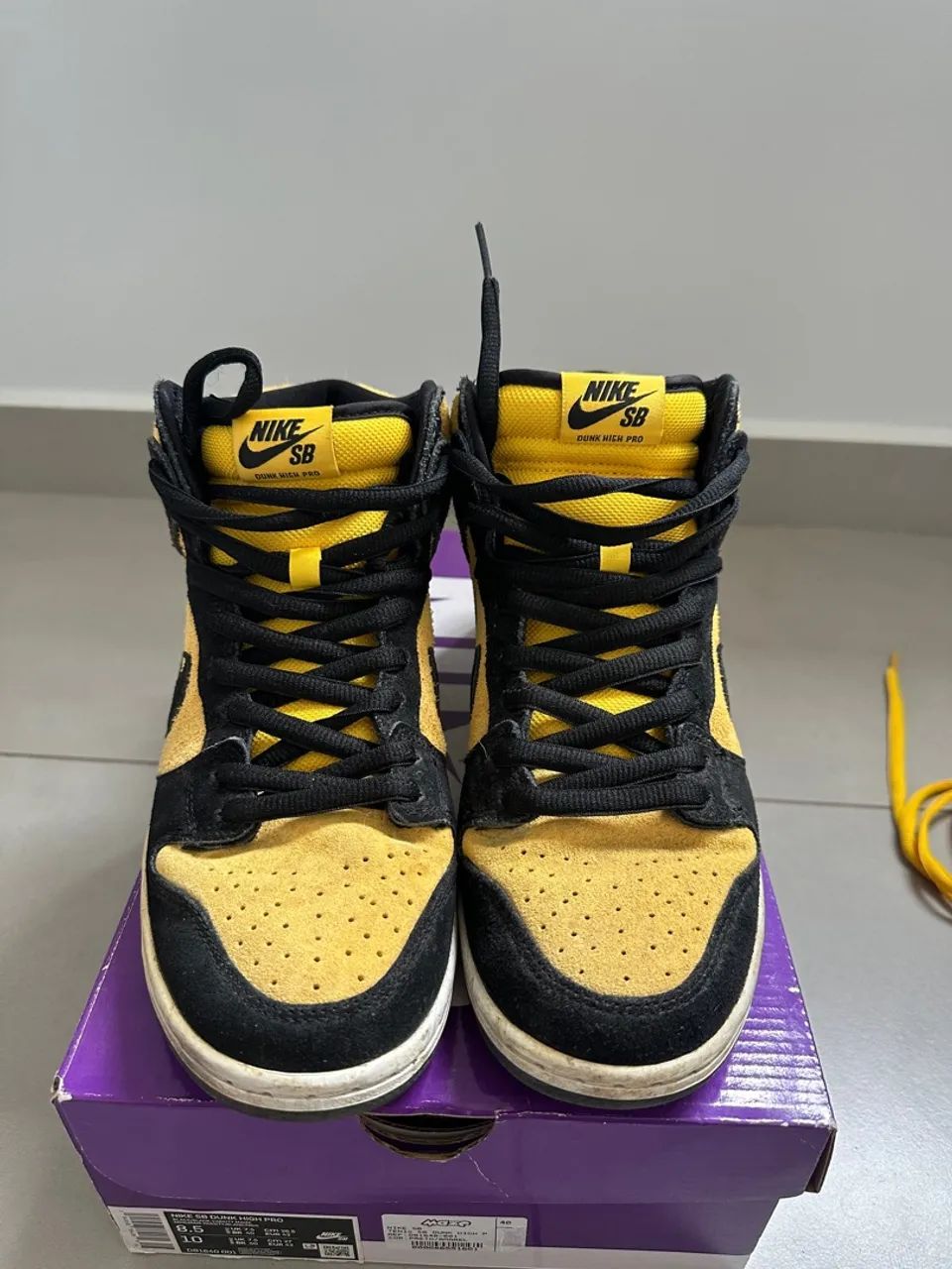Nike SB Dunk High Pro - Preto com Amarelo - Foto 2