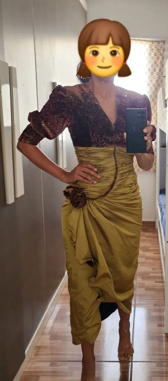 Vestido Dourado com Detalhes em Veludo vintage retrô - Foto 2