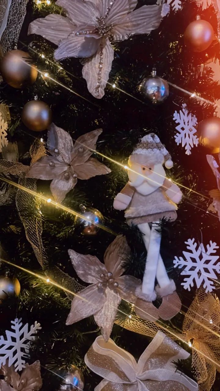Árvore de natal com enfeites dourados/champanhe 1,80m - Foto 2