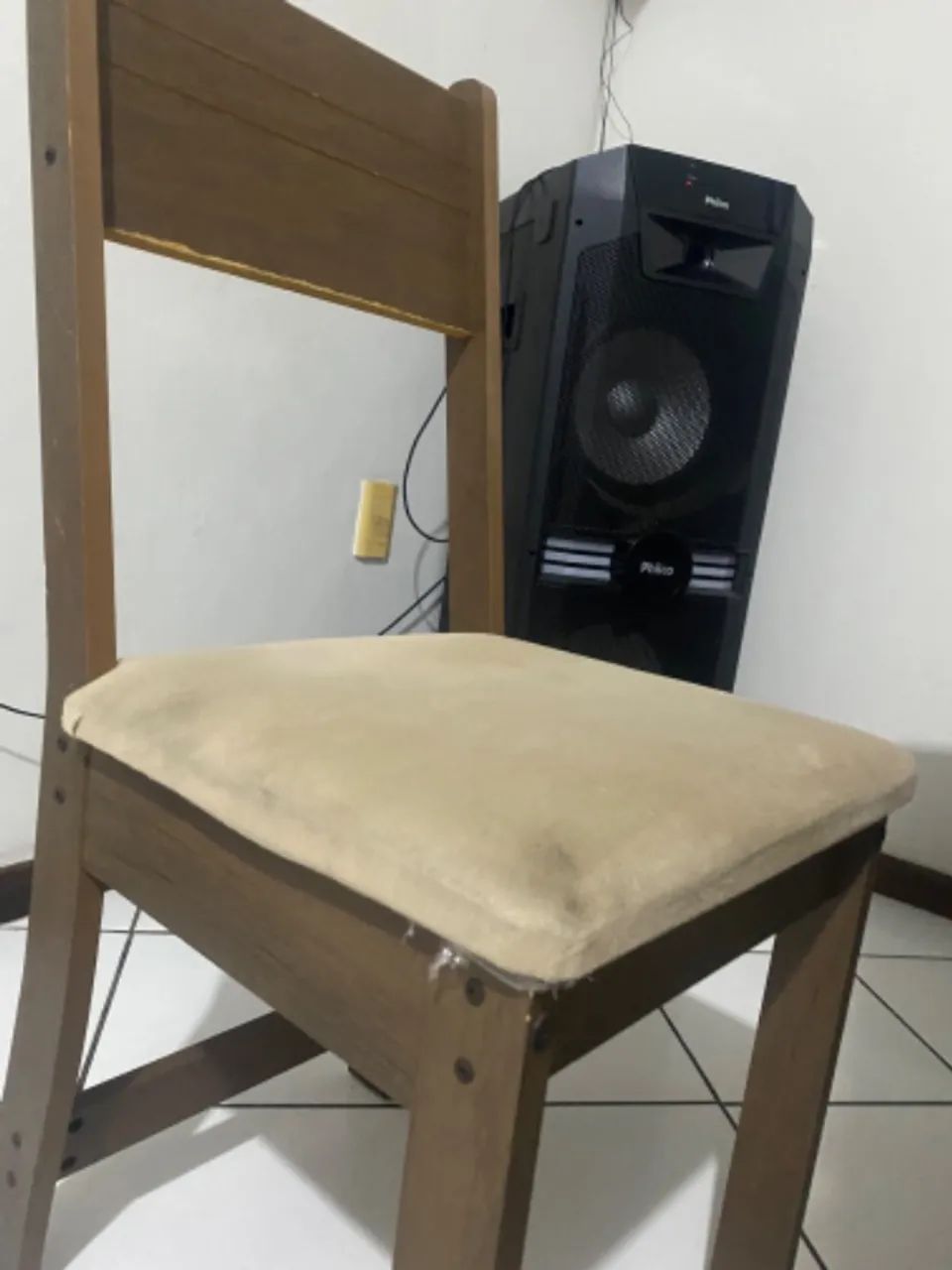 Mesa de madeira com 4 cadeiras e painel   - Foto 3