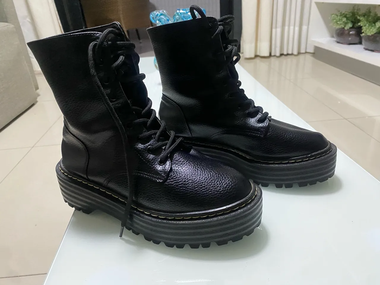 Botas tipo coturno pretas