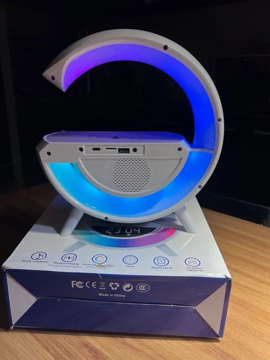 Luminária G RGB Colorida com Relógio Caixa de Som Bluetooth e Carregamento por Indução - Foto 4