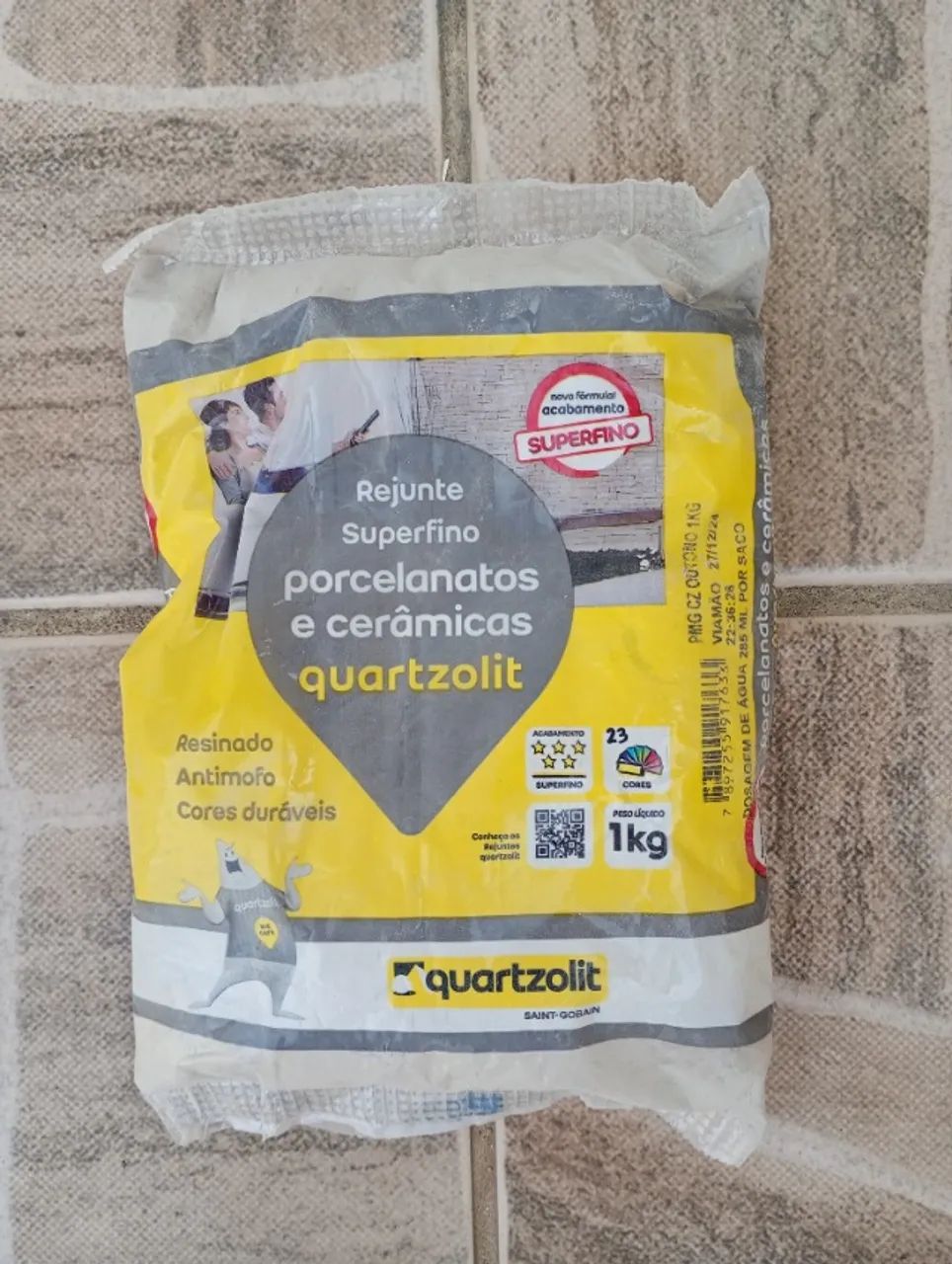 Rejunte superfino marca Quartzolit.