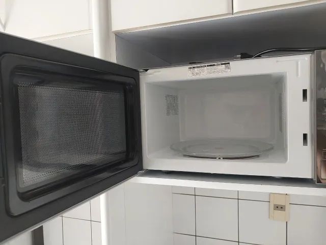 Micro-ondas Brastemp 32 Litros cor cinza espelhado com Menu Gourmet - BMS46AR - Foto 2