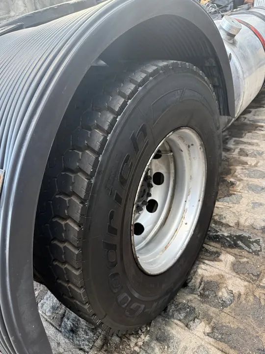 Caminhão Volvo FM 2002 - Foto 11