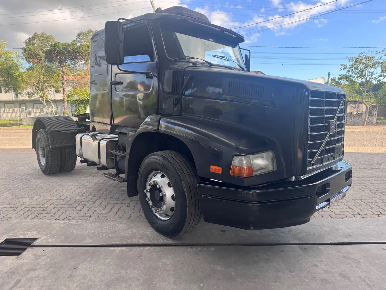 Caminhão Volvo NL10 340 4x2 1995