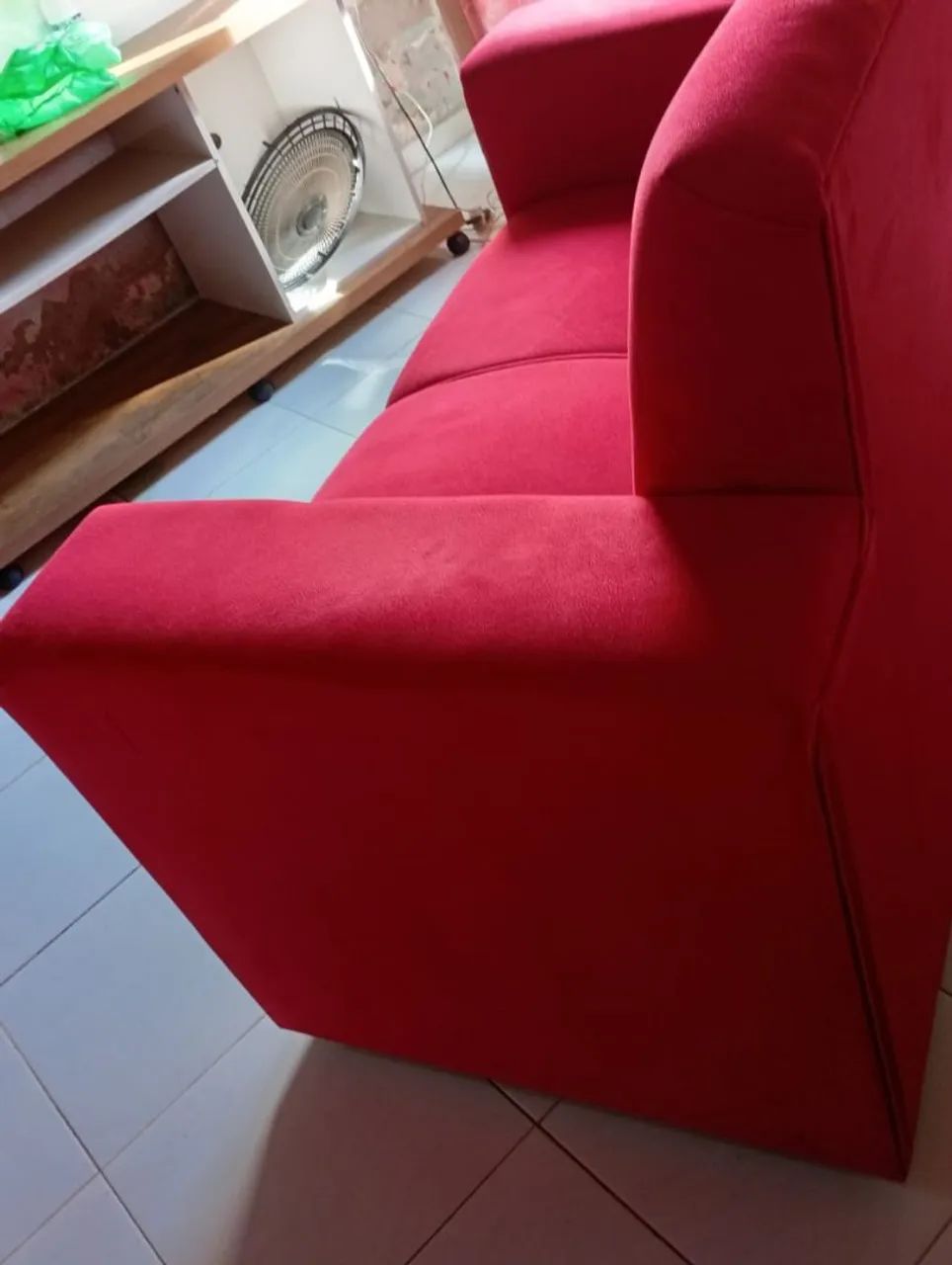 Sofá vermelho de 3 lugares