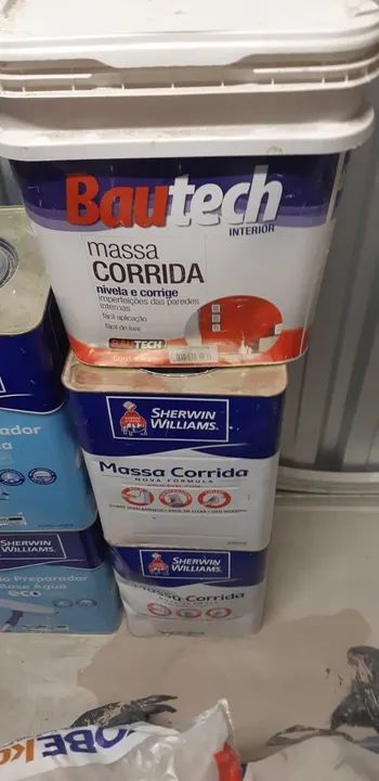 Lata de massa corrida 