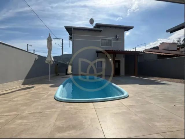 Casa com Piscina em Governador Celso Ramos