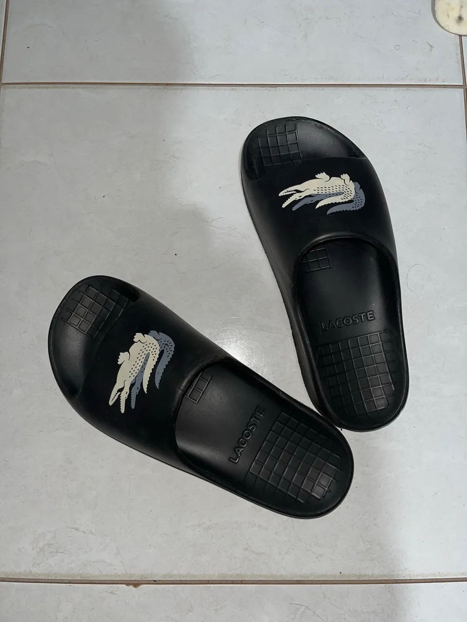 Chinelo slide Lacoste  - Foto 4