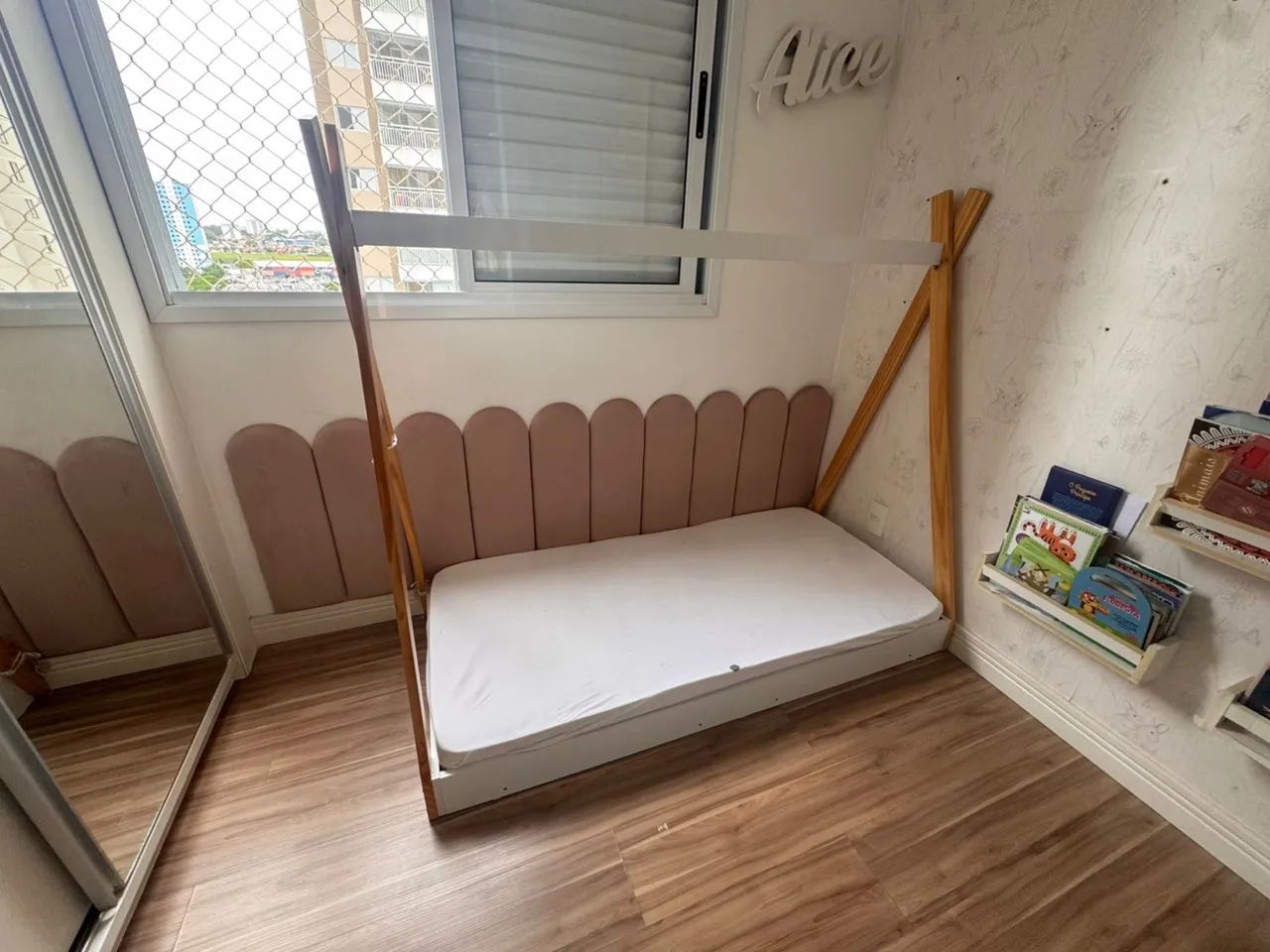 Cama montessoriana infantil