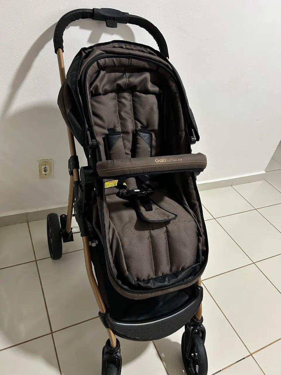 Carrinho de bebê + bebê conforto 