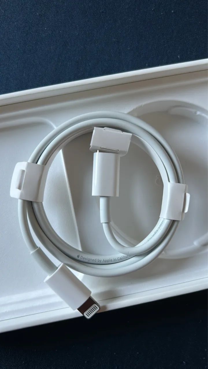 Cabo USB tipo light novo, na caixa 