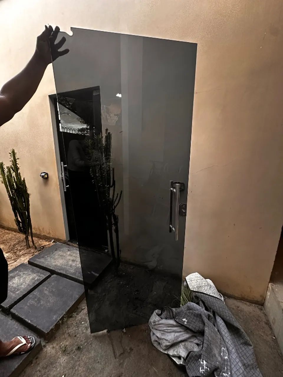 Porta de vidro com puxador