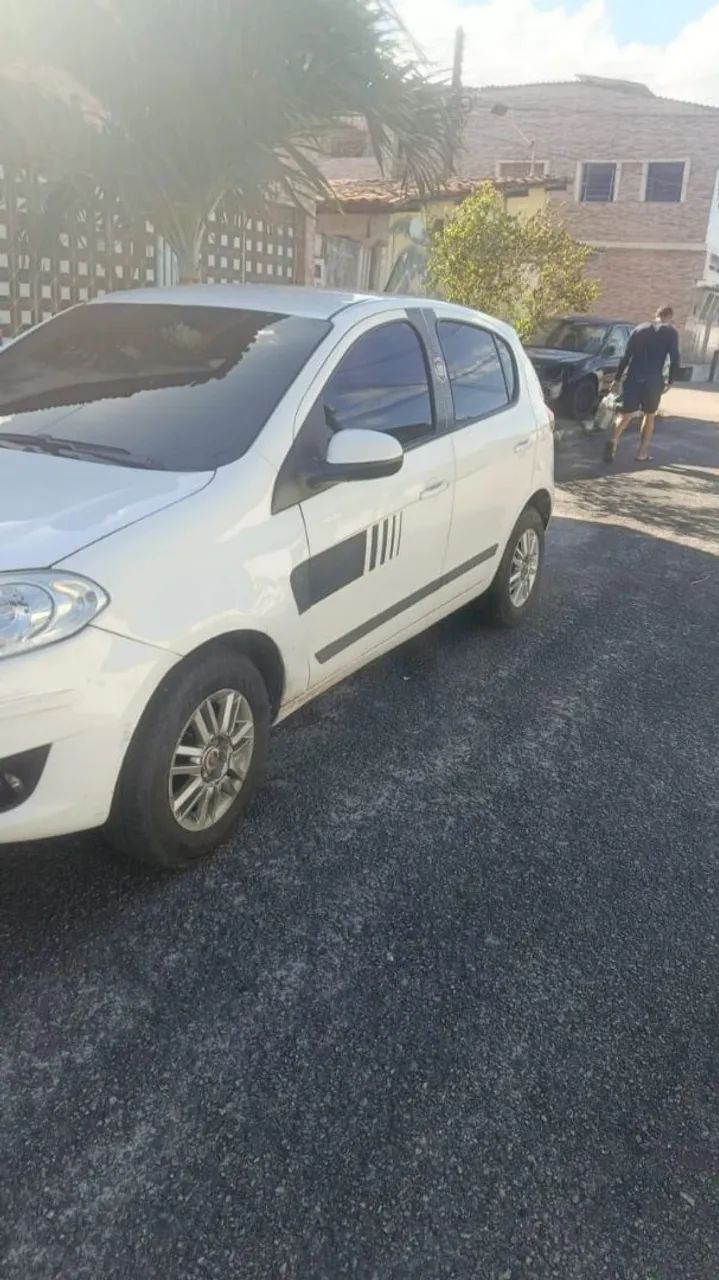 Fiat Palio Attractive 1.0 EVO Fire Flex 8V 5P 2013 - Foto 4