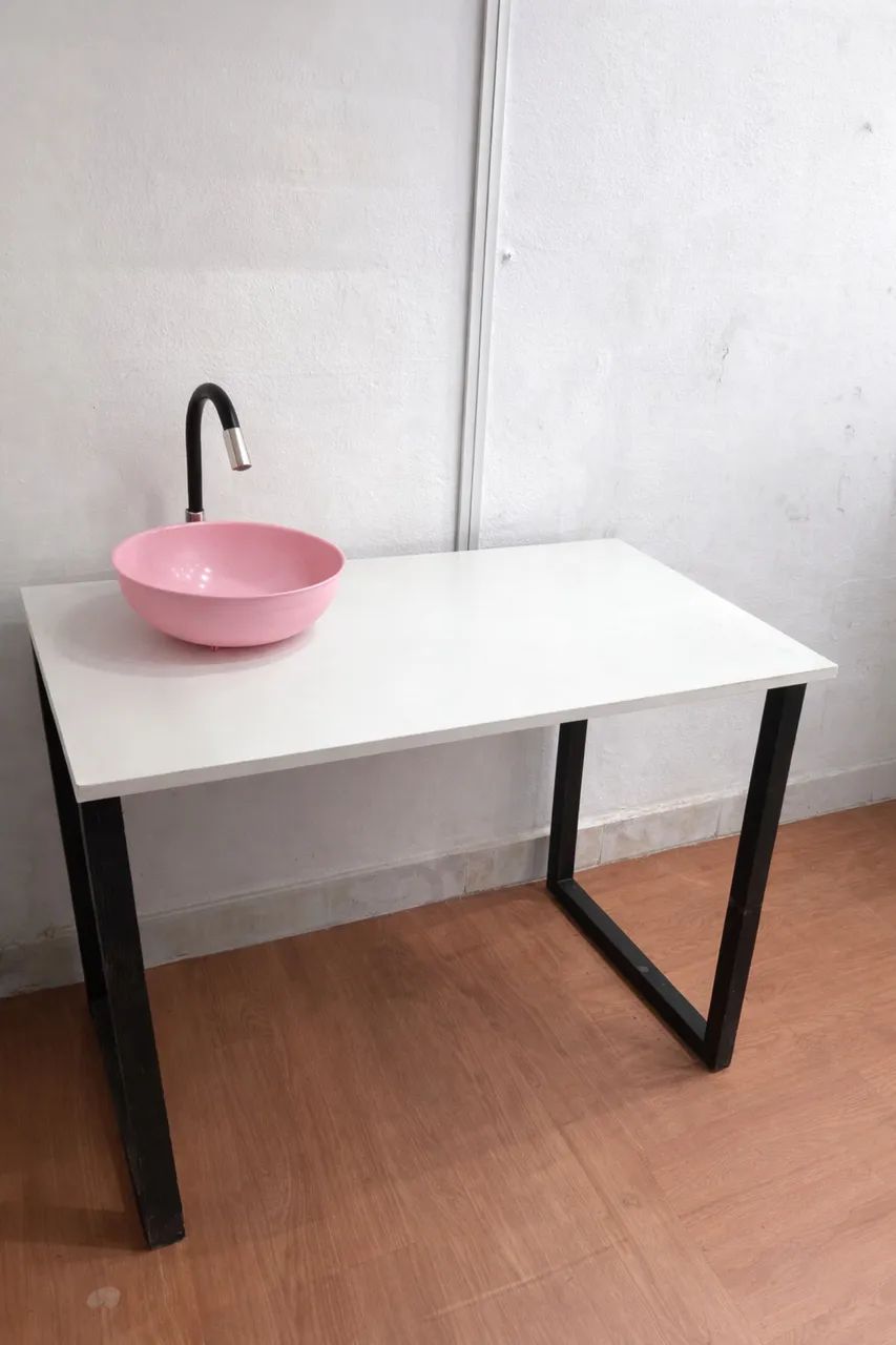 Mesa industrial com com pia 