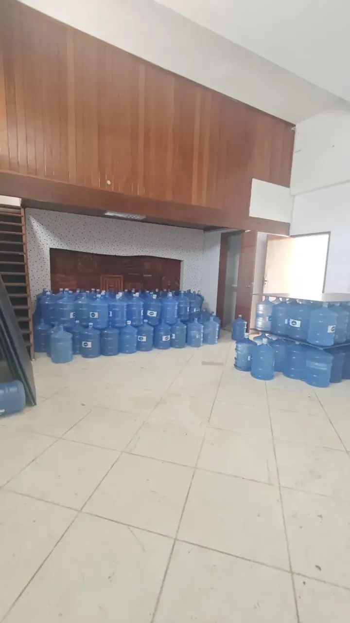 Ponto Comercial Amplo Com Salas e Galpão no Grã Duquesa para - Foto 4