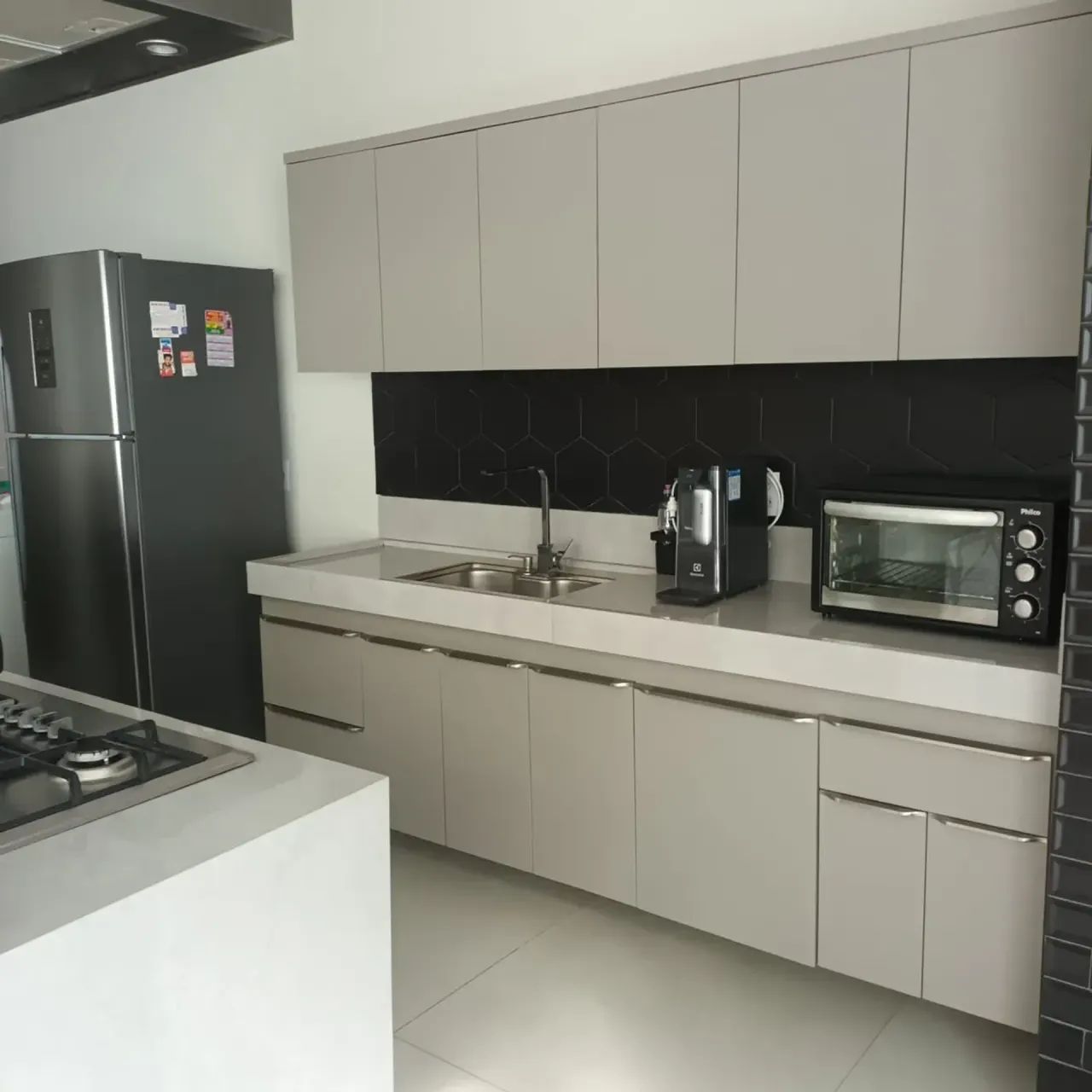 SOBRADO COM 4 QUARTOS, SENDO 3 SUITES À VENDA - 160m2 - COND PASSAREDO - Foto 3