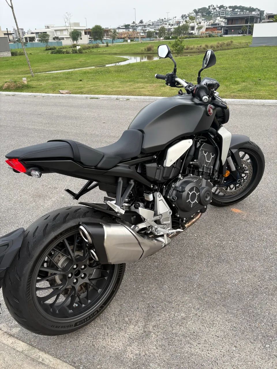 Honda cb1000r